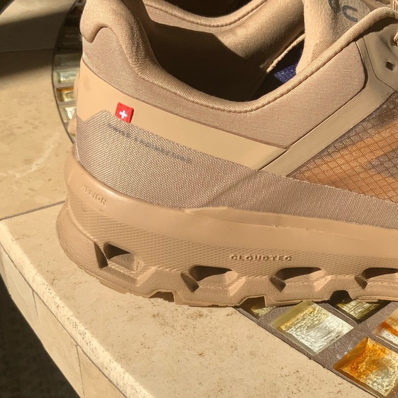 On RUNNING CLOUDVISTA - Picture 4 of 5